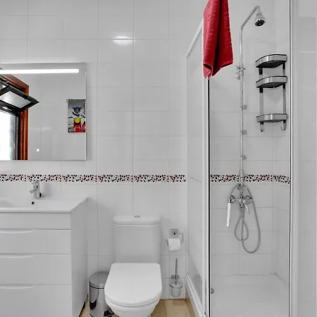Superb Flat, Terrace 20m, 2rooms, Pool, Wi Fi דירה
